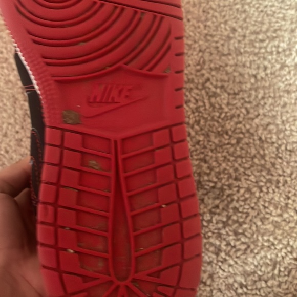 Jordan 1 red and black but wit no box - Picture 15 of 17